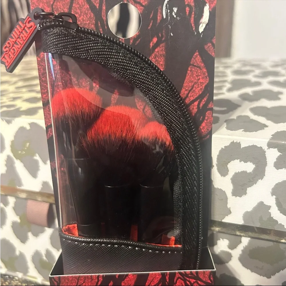 Stranger Things X Primark 3 Pc Make Up Brush Set Limited edition